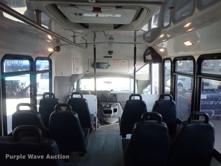 image for item DI4582 2009 Ford E450  shuttle bus