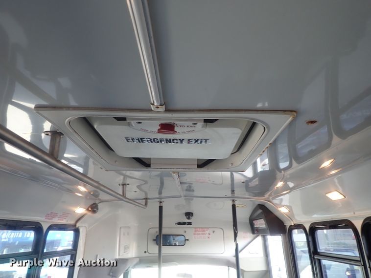 image for item DI4582 2009 Ford E450  shuttle bus