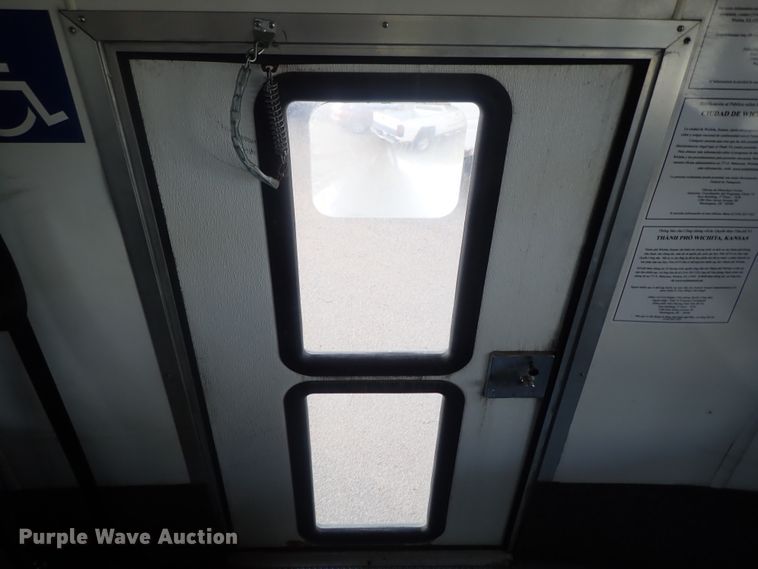 image for item DI4582 2009 Ford E450  shuttle bus