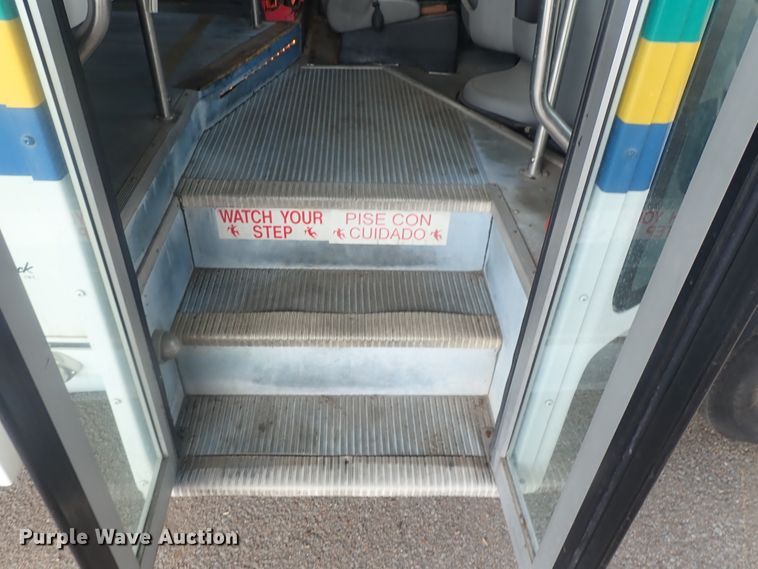 image for item DI4582 2009 Ford E450  shuttle bus