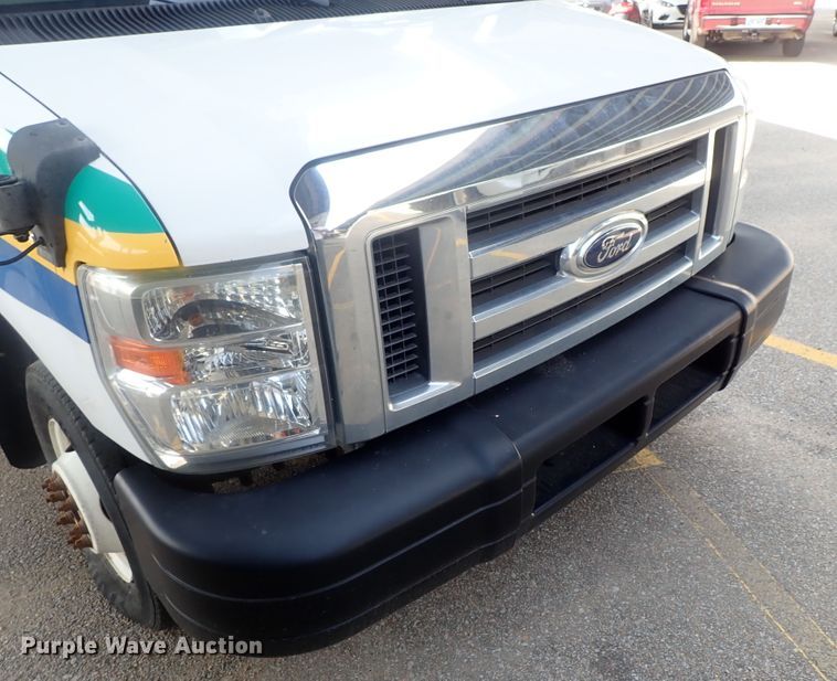 image for item DI4582 2009 Ford E450  shuttle bus