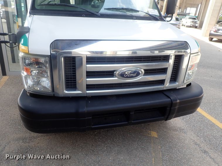 image for item DI4582 2009 Ford E450  shuttle bus