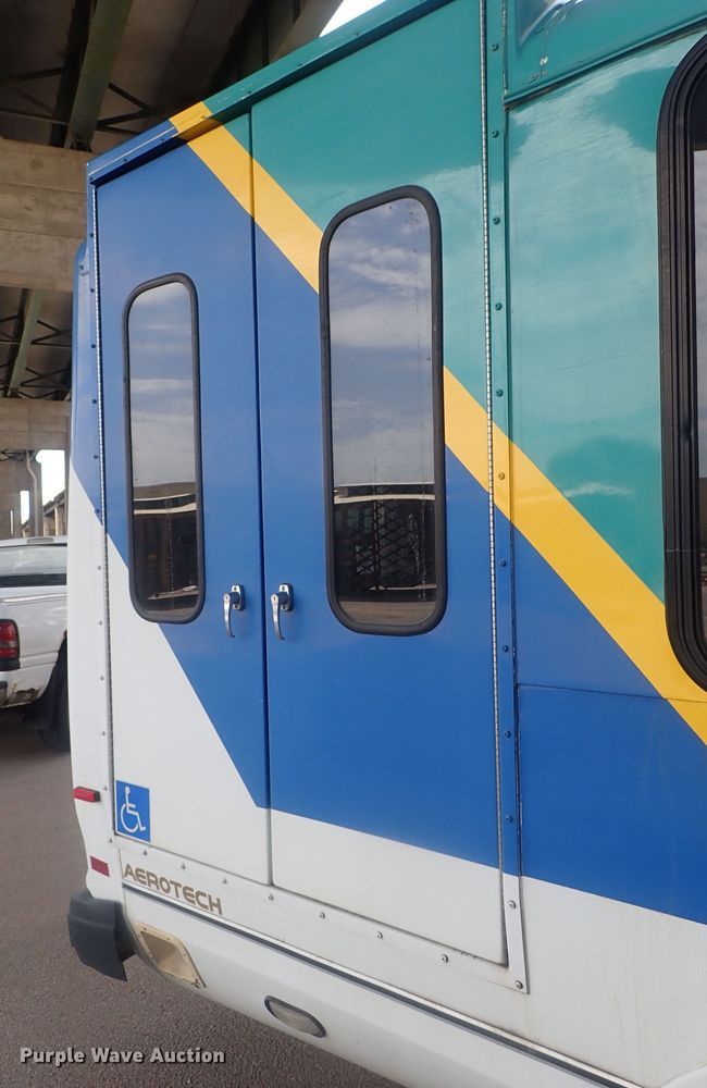 image for item DI4582 2009 Ford E450  shuttle bus