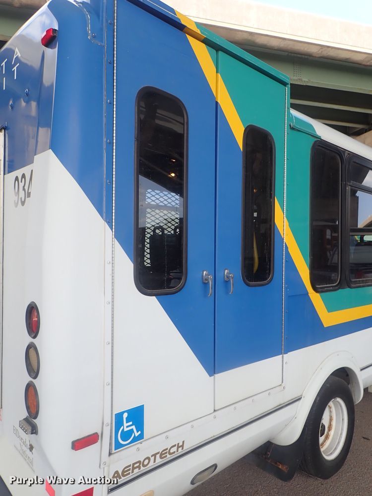 image for item DI4582 2009 Ford E450  shuttle bus