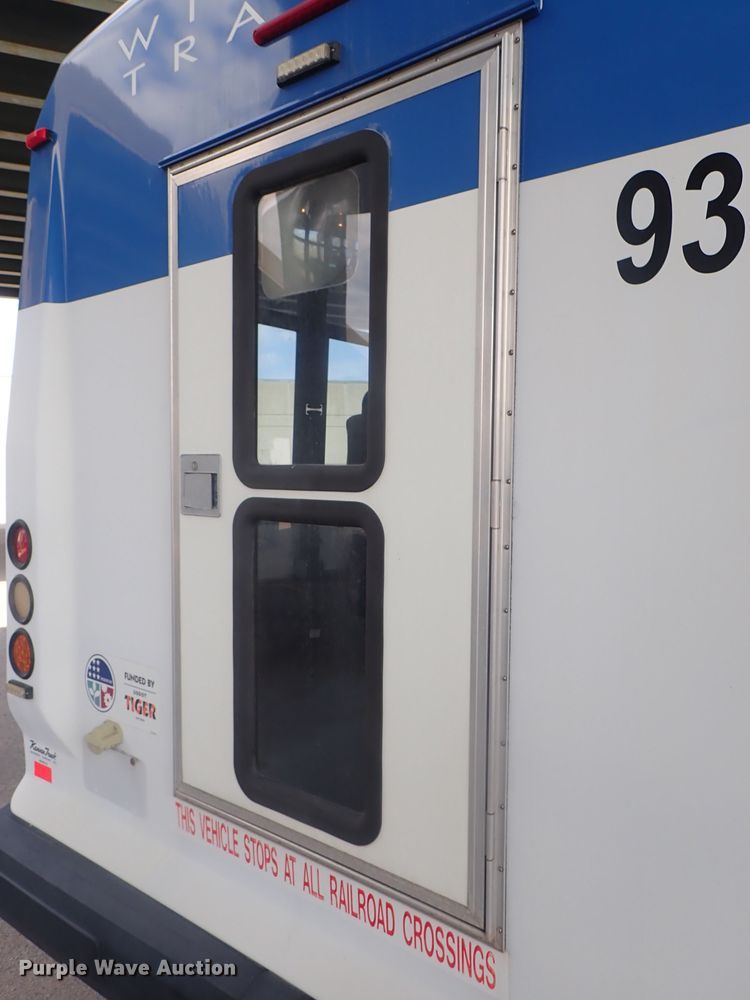 image for item DI4582 2009 Ford E450  shuttle bus