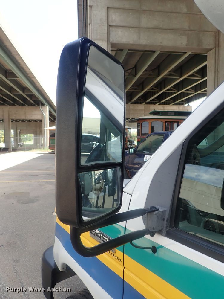 image for item DI4582 2009 Ford E450  shuttle bus