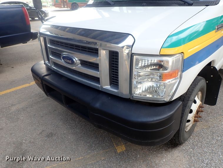 image for item DI4582 2009 Ford E450  shuttle bus