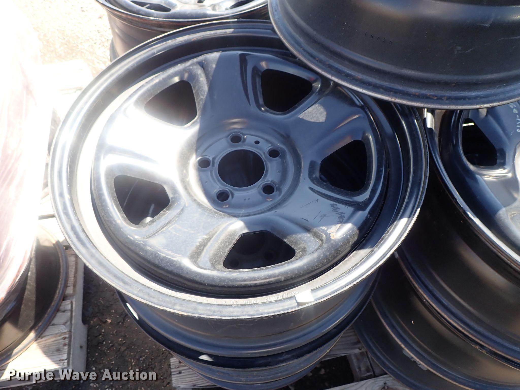 (25) wheels in Wichita, KS Item DC1442 sold Purple Wave