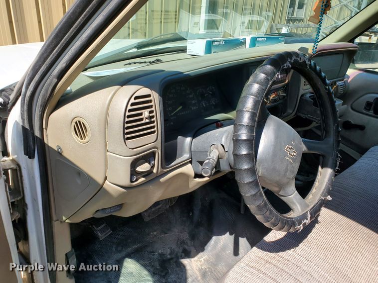 image for item DF5606 1998 Chevrolet 1500  pickup truck