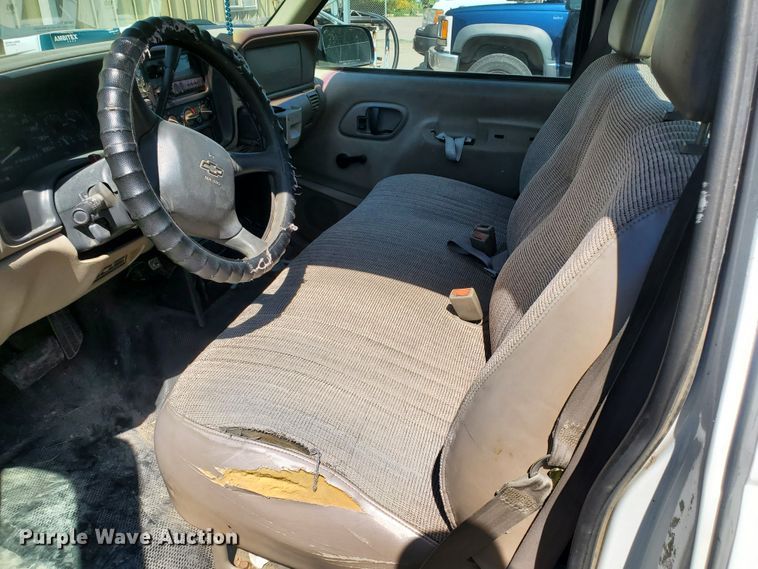 image for item DF5606 1998 Chevrolet 1500  pickup truck