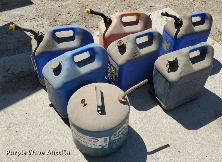 image for item DF5608 (7) fuel canisters