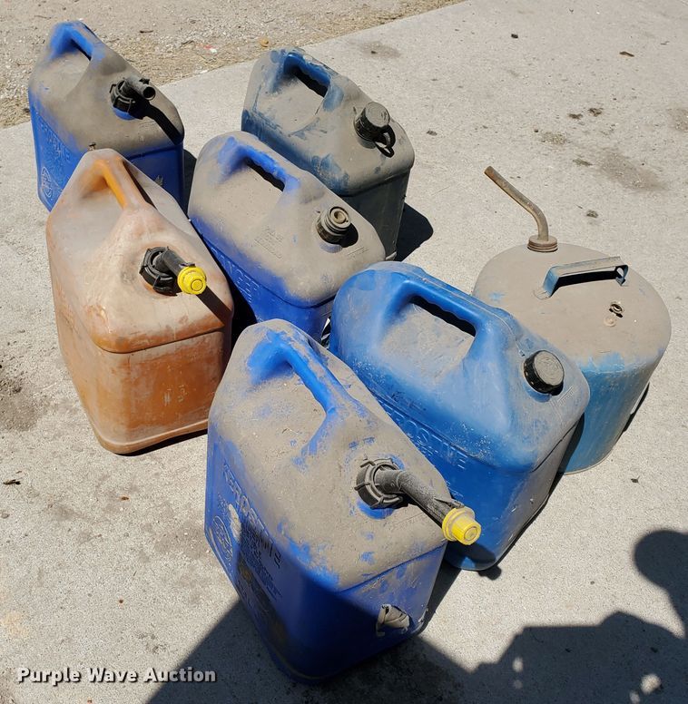 image for item DF5608 (7) fuel canisters