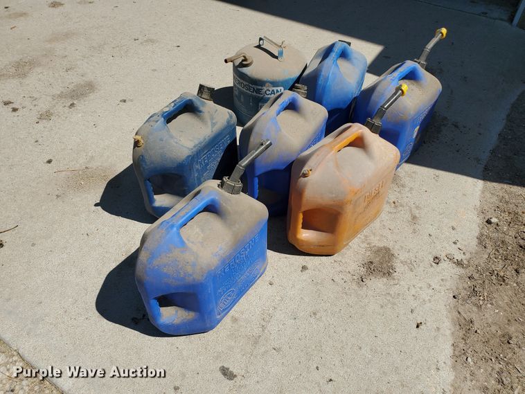 image for item DF5608 (7) fuel canisters