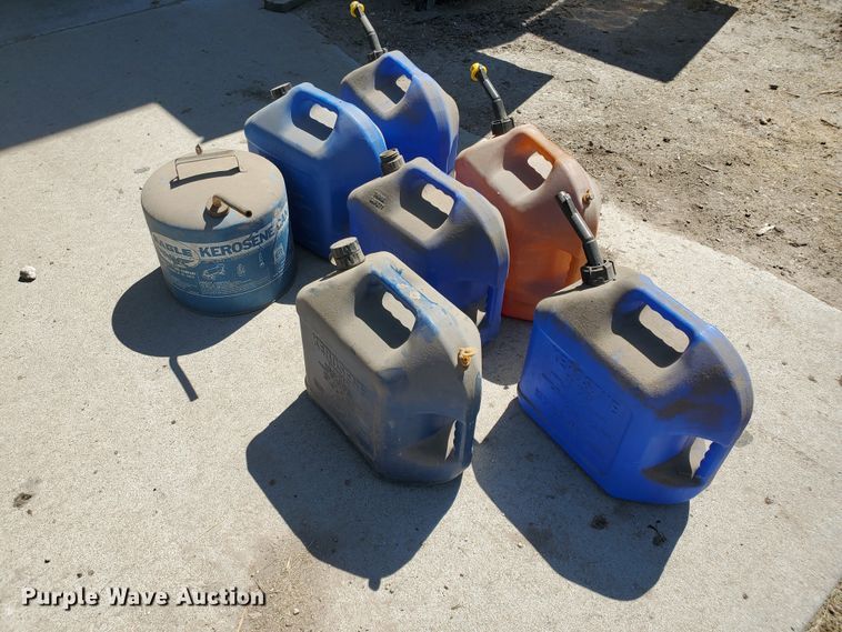 image for item DF5608 (7) fuel canisters