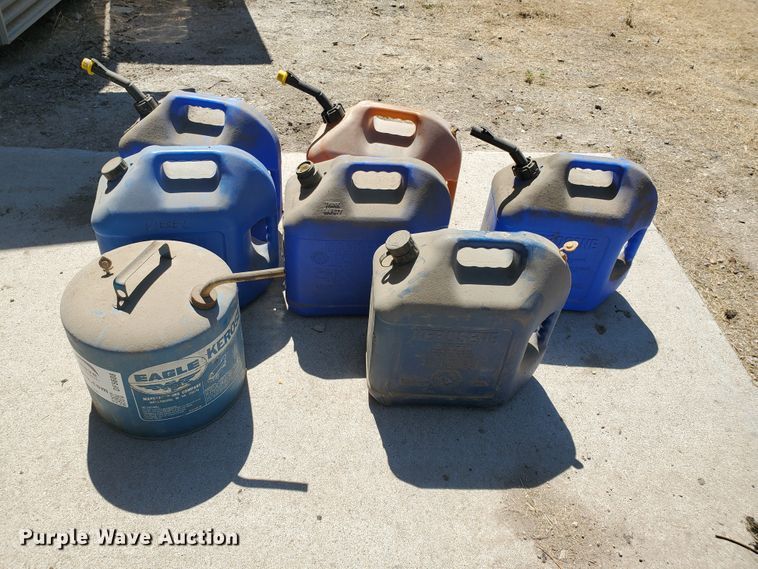 image for item DF5608 (7) fuel canisters