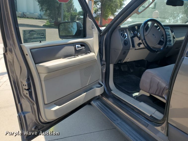 image for item DF5630 2010 Ford Expedition XLT  SUV