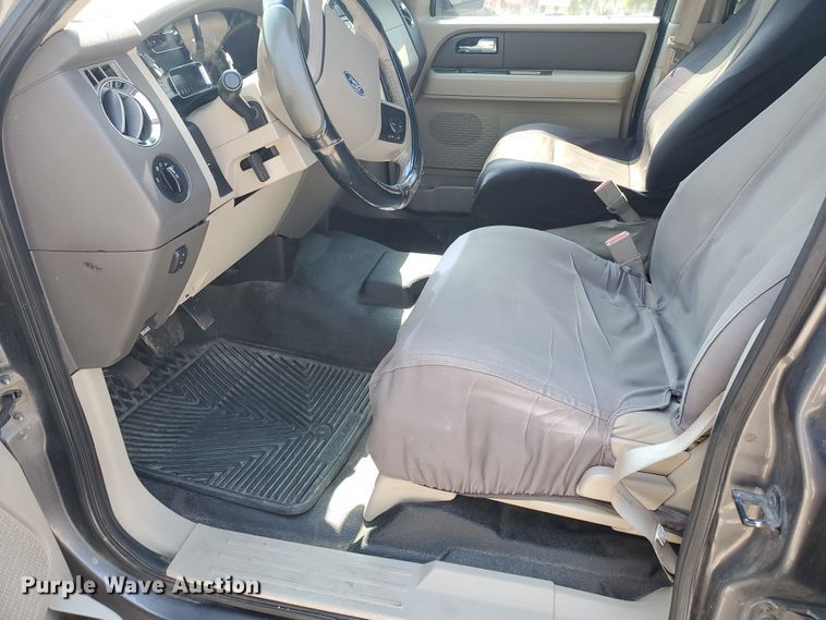 image for item DF5630 2010 Ford Expedition XLT  SUV