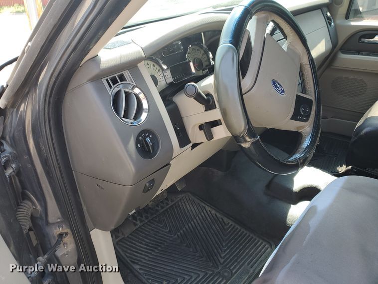 image for item DF5630 2010 Ford Expedition XLT  SUV