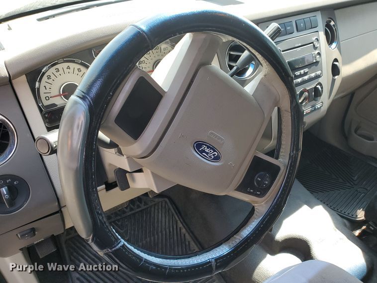 image for item DF5630 2010 Ford Expedition XLT  SUV