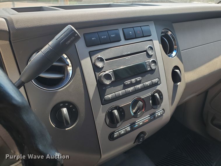 image for item DF5630 2010 Ford Expedition XLT  SUV