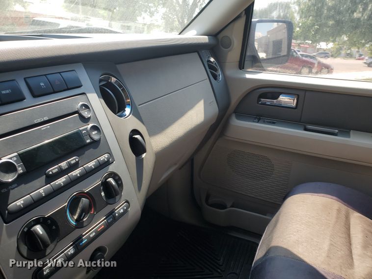 image for item DF5630 2010 Ford Expedition XLT  SUV