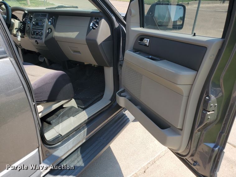 image for item DF5630 2010 Ford Expedition XLT  SUV