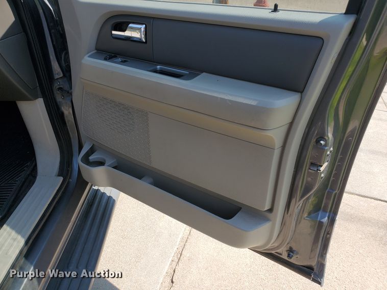 image for item DF5630 2010 Ford Expedition XLT  SUV