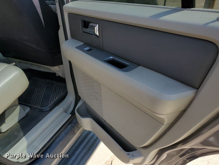 image for item DF5630 2010 Ford Expedition XLT  SUV