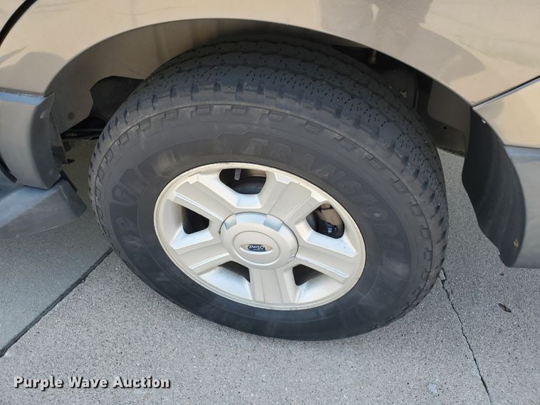 image for item DF5630 2010 Ford Expedition XLT  SUV