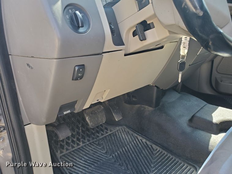 image for item DF5630 2010 Ford Expedition XLT  SUV