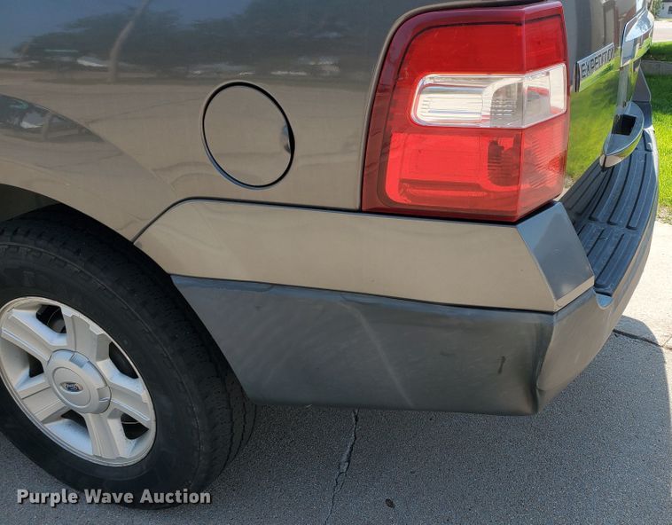 image for item DF5630 2010 Ford Expedition XLT  SUV