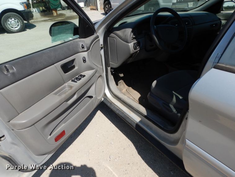 image for item DG6966 2006 Ford Taurus