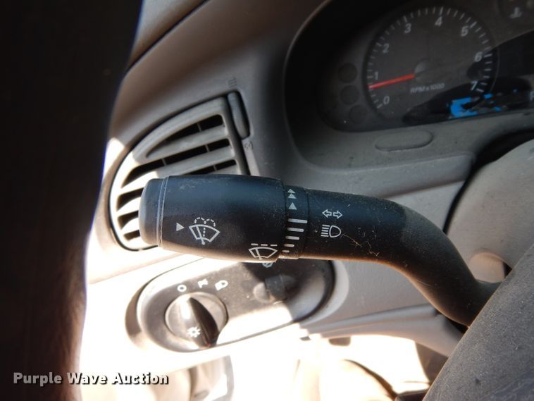 image for item DG6966 2006 Ford Taurus