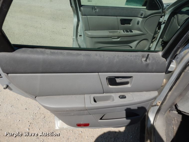 image for item DG6966 2006 Ford Taurus