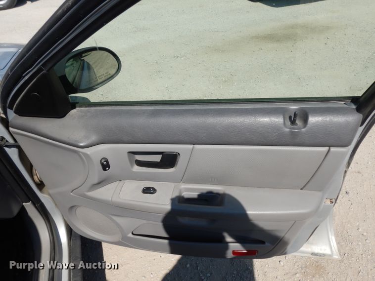 image for item DG6966 2006 Ford Taurus