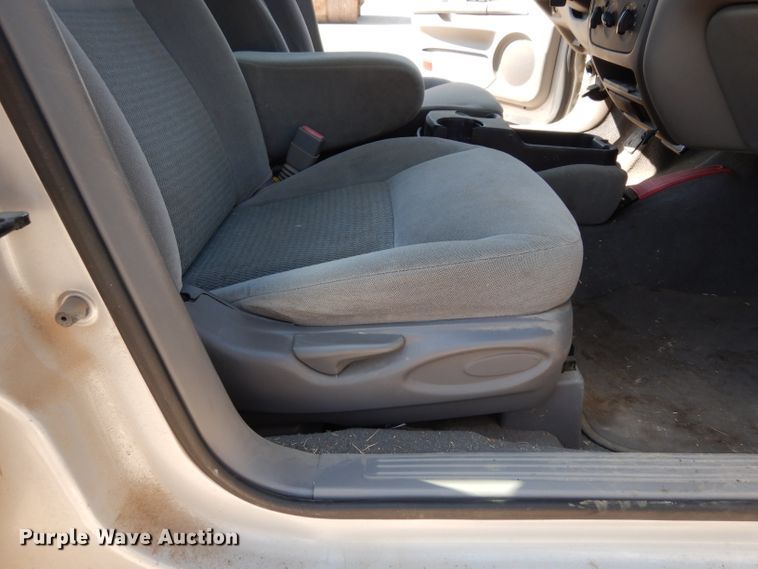 image for item DG6966 2006 Ford Taurus