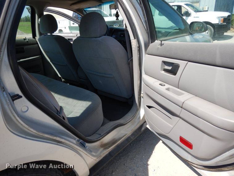 image for item DG6966 2006 Ford Taurus