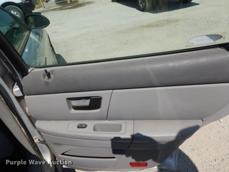 image for item DG6966 2006 Ford Taurus