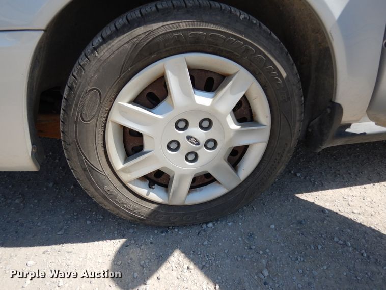 image for item DG6966 2006 Ford Taurus