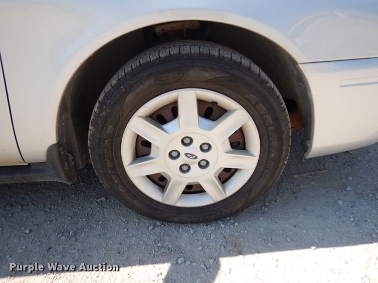 image for item DG6966 2006 Ford Taurus