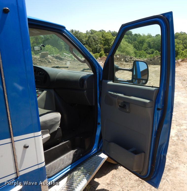 image for item DG7980 2007 Ford E450  ambulance