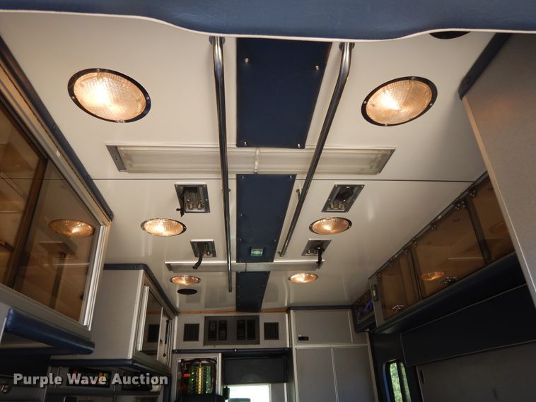 image for item DG7980 2007 Ford E450  ambulance