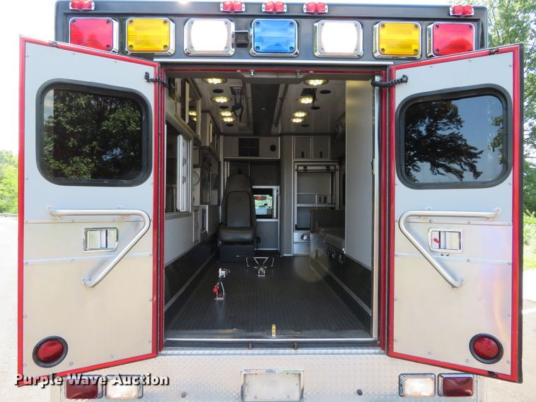 image for item DH1128 2008 Ford F450 Super Duty XLT  ambulance