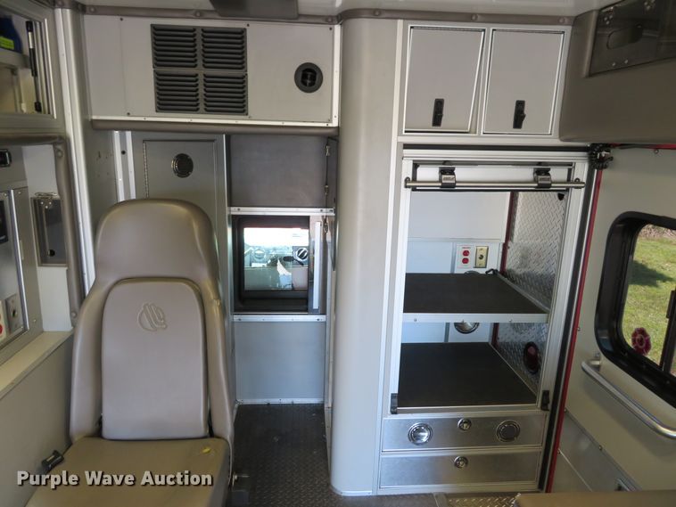 image for item DH1128 2008 Ford F450 Super Duty XLT  ambulance