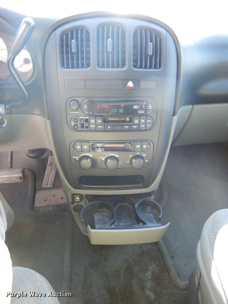 image for item DH6574 2005 Dodge Grand Caravan SE  van