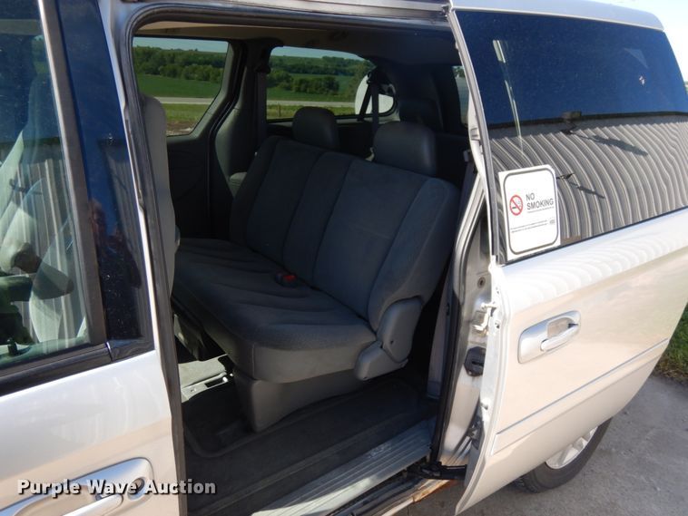 image for item DH6574 2005 Dodge Grand Caravan SE  van
