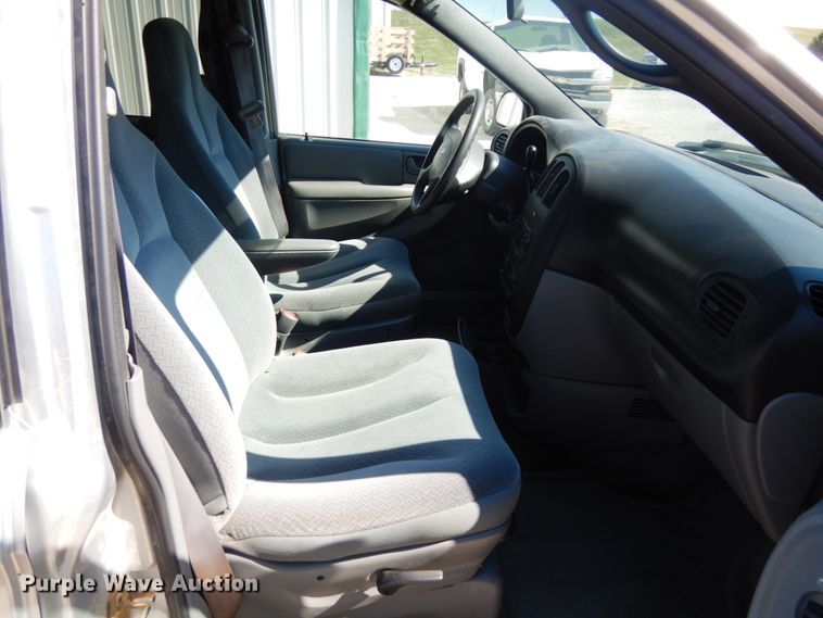 image for item DH6574 2005 Dodge Grand Caravan SE  van