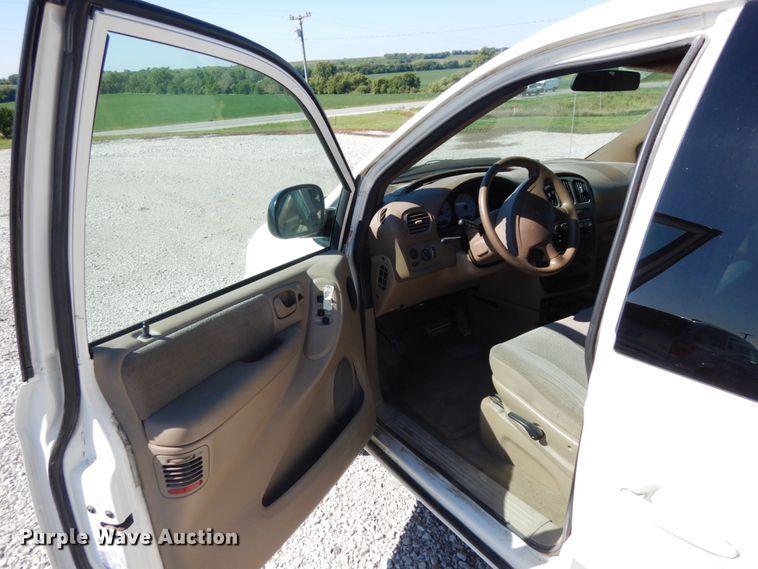 image for item DH6575 2001 Dodge Caravan Sport  van