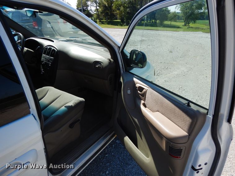 image for item DH6575 2001 Dodge Caravan Sport  van