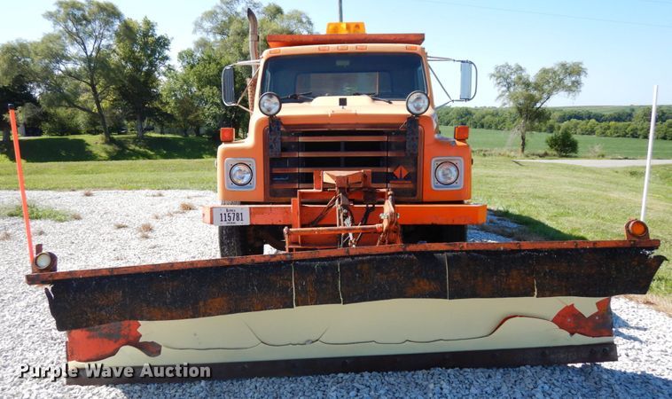 image for item DH6576 1987 International 1954  dump truck